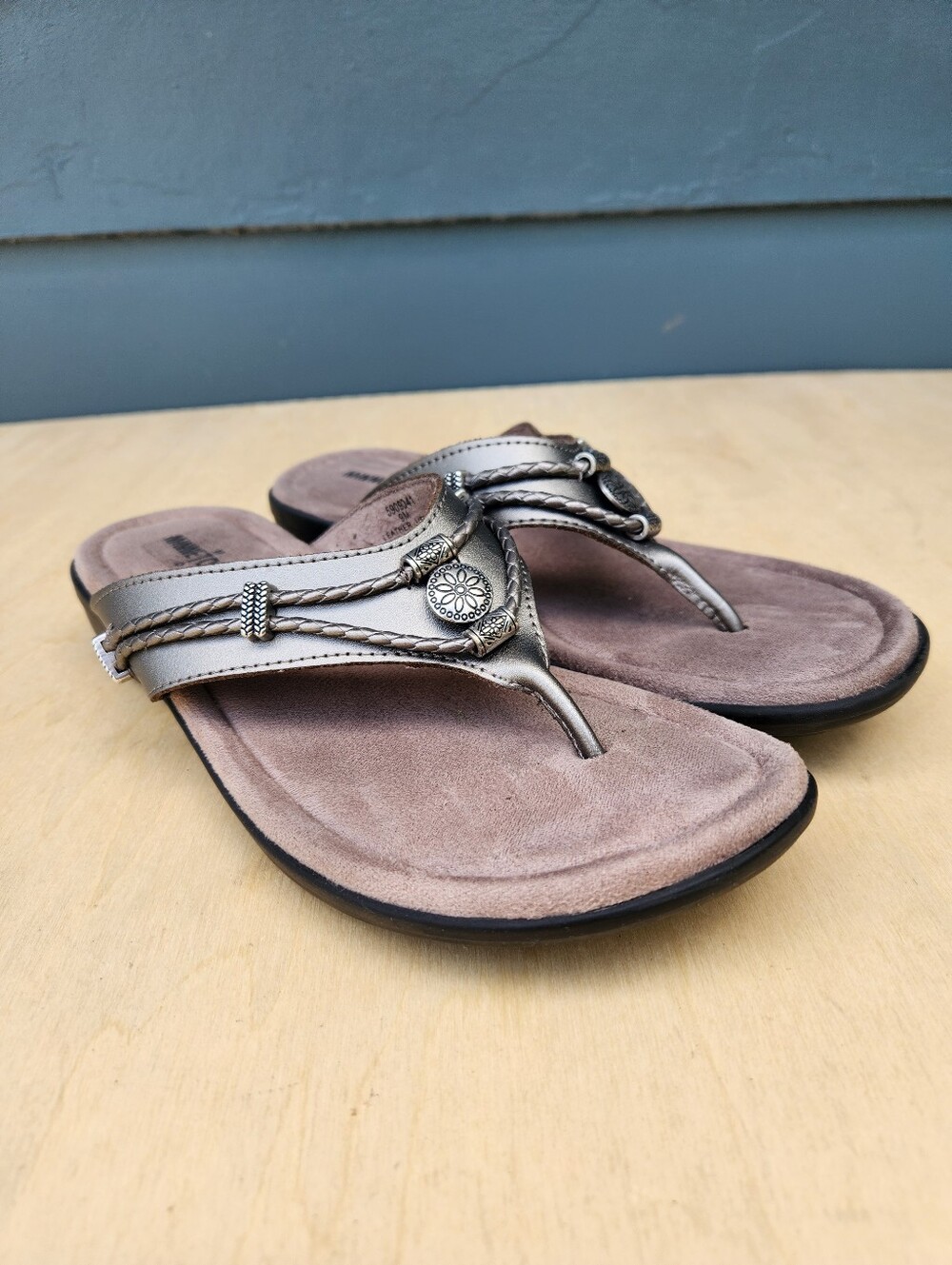 Minnetonka Women's Gray Silverthorne Leather Sandal - Size 9M